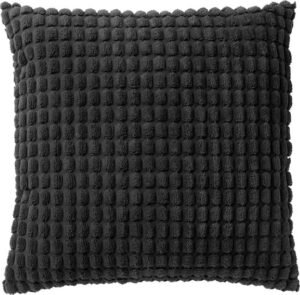 Dutch Decor Rome sierkussen in Raven Zwart, ideaal voor woon decoratie en als woonhuisaccessoires. Dit sierkussen is een perfect woon accessoire voor elke kamer.