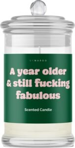 Grappige geurkaars met de tekst "Still Fucking Fabulous", vanille geur in glas, perfect als verjaardagscadeau voor vrouwen, vriendinnen, moeders en zussen, met een brandduur van 30 uur.