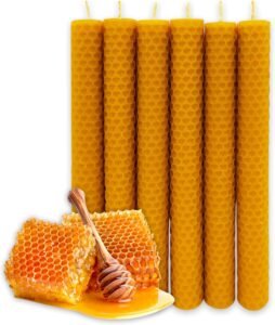 Lamare bijenwaskaarsen, set van 3, gemaakt van 100% natuurlijke bijenwas met een honingraatstructuur. Duurzaam en milieuvriendelijk, perfect als decoratie en woonaccessoires. Een stijlvolle toevoeging aan je woonhuisaccessoires voor een warme en natuurlijke sfeer in huis.