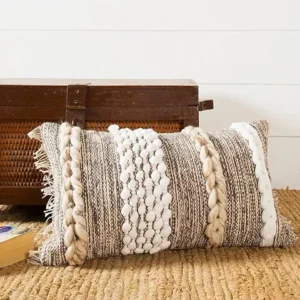 Marokkaanse handgeweven kussensloop in beige, perfect voor woon decoratie en als woonhuisaccessoires. Dit stijlvolle kussen is een must-have voor woon accessoires in elke kamer.