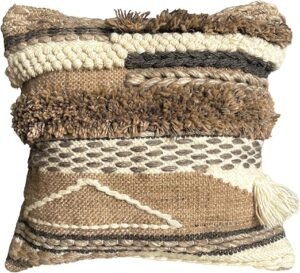 Set van 2 Marokkaanse sierkussens met handgeweven patroon, ideaal voor woon decoratie en als woonhuisaccessoires. Deze kussens zijn perfecte woon accessoires voor elke kamer.