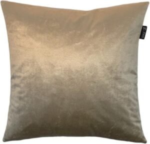 Zippi Design Sandy velvet sierkussen in goud-beige, groot formaat van 55 x 55 cm, inclusief kussenvulling, perfect voor sfeervolle woondecoratie, woonhuisaccessoires, en als sierkussen op de bank.